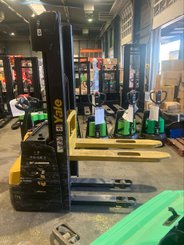 Apilador Yale MS12AC