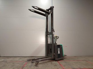 Apilador con plataforma Mitsubishi SBV12P