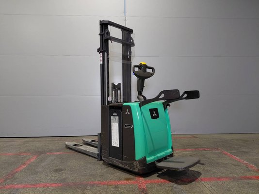 Apilador con plataforma Mitsubishi SBV12P - 1