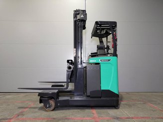 Carretilla retráctil multidireccional Mitsubishi RBM25 N3