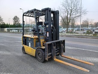 Carretilla contrapesada de 4 ruedas Caterpillar EP25K - 1