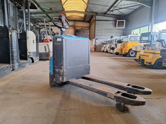 Transpaleta con conductor acompañante Heli CBD20-150 - 6