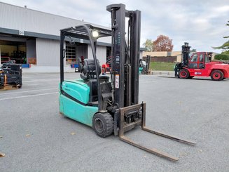 Carretilla contrapesada de 3 ruedas Yale ERP16VTLWB - 9