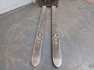Transpaleta con conductor acompañante Caterpillar NPP20N2