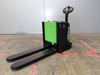 Transpaleta con conductor acompañante Hangcha CBD20-AC2-Li