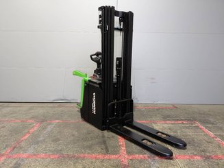 Apilador con plataforma Hangcha CDD16-XT1S-SiL