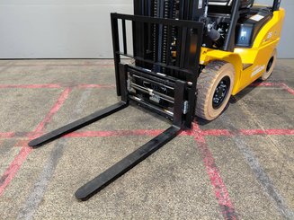 Carretilla contrapesada de 4 ruedas Hangcha XE25i ( CPD25-XEY2HA-SI )