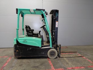 Carretilla contrapesada de 3 ruedas Yale ERP16VTLWB