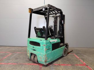 Carretilla contrapesada de 3 ruedas Yale ERP16 ATF