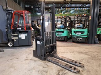 Apilador con conductor acompañante Crown ESI4000-12 - 1