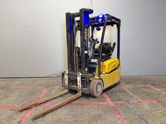 Carretilla contrapesada de 3 ruedas Yale ERP16VT SWB - 1