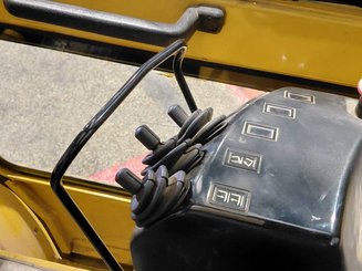 Carretilla contrapesada de 4 ruedas Caterpillar GP25 - 8