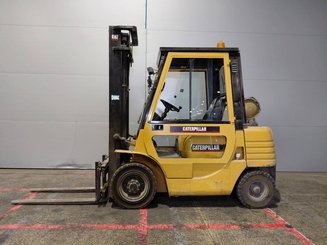 Carretilla contrapesada de 4 ruedas Caterpillar GP25 - 4