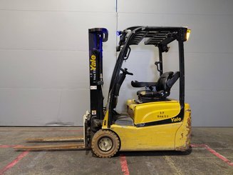 Carretilla contrapesada de 3 ruedas Yale ERP16VT SWB