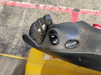 Carretilla contrapesada de 3 ruedas Yale ERP16VT SWB