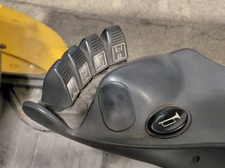 Carretilla contrapesada de 4 ruedas Yale GDP90VX