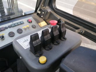 Carretilla contrapesada de 4 ruedas Mora M180C