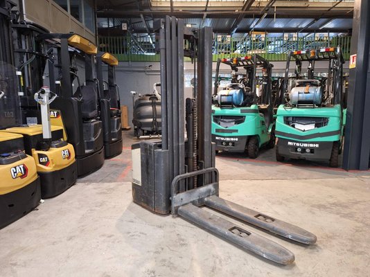 Apilador con conductor acompañante Crown WE2300-16 - 1