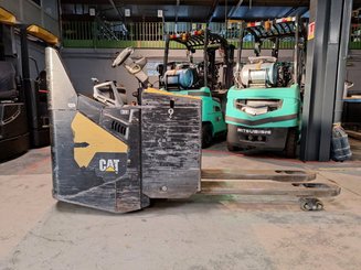 Transpaleta con conductor acompañante Caterpillar NPF25N2 - 9