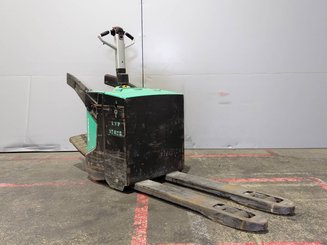 Transpaleta con plataforma Mitsubishi PBV20N2