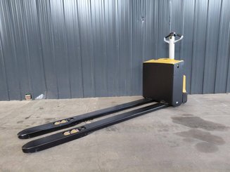 Transpaleta con conductor acompañante Caterpillar NPP20N2
