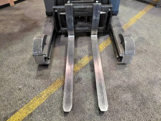 Carretilla retráctil Hyster HYR2.0