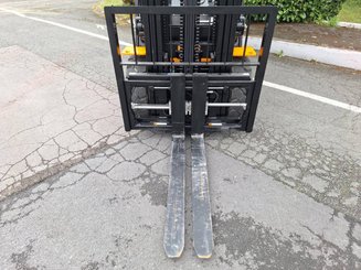 Carretilla contrapesada de 4 ruedas Hangcha XE30i (CPD30-XEY2-SI)