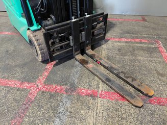 Carretilla contrapesada de 3 ruedas Yale ERP20VTLWB - 7