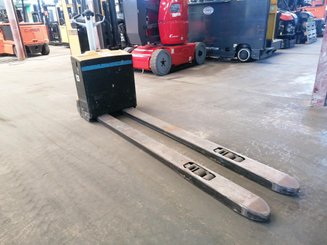 Transpaleta con conductor acompañante Caterpillar NPP20N2