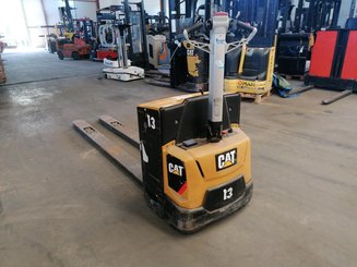 Transpaleta con conductor acompañante Caterpillar NPP20N2