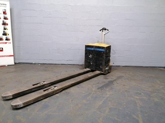Transpaleta con conductor acompañante Caterpillar NPP20N2
