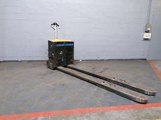 Transpaleta con conductor acompañante Caterpillar NPP20N2