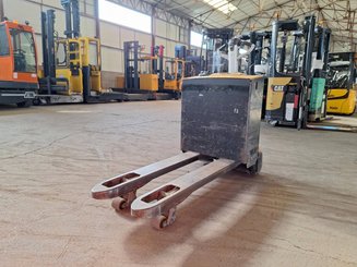 Transpaleta con conductor acompañante Caterpillar NPP20N