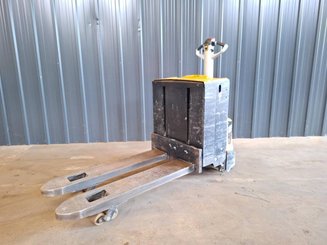 Transpaleta con conductor acompañante Caterpillar NPP20N2E