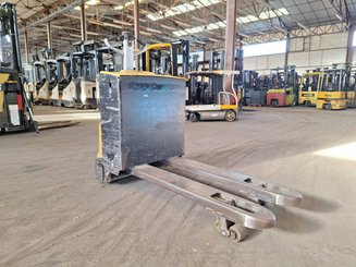 Transpaleta con conductor acompañante Caterpillar NPP20N