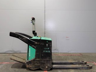 Transpaleta con plataforma Mitsubishi PBV20N2