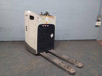 Transpaleta con plataforma Crown RT4020-2.0