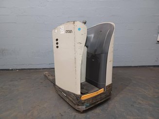 Transpaleta con plataforma Crown RT4020-2.0
