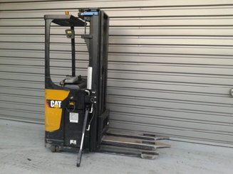 Apilador con plataforma Caterpillar NSR20N