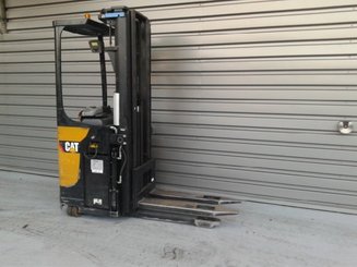 Apilador con plataforma Caterpillar NSR20N