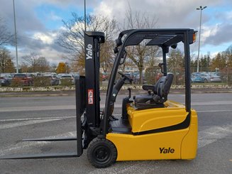 Carretilla contrapesada de 3 ruedas Yale ERP16VTMWB