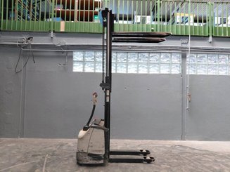 Apilador con conductor acompañante Crown WF3000 1.2 - 8