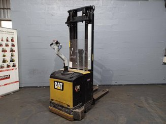 Apilador con conductor acompañante Caterpillar NSV16Ni