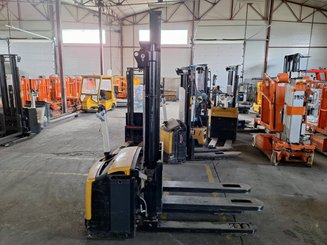 Apilador con conductor acompañante Caterpillar NSP16NI