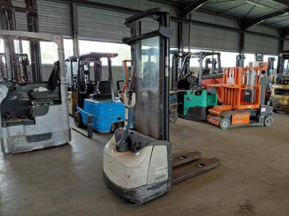 Apilador con conductor acompañante Crown WF3000 1.2