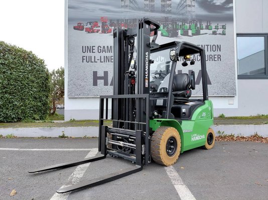 Carretilla contrapesada de 4 ruedas Hangcha XC25i-2 (CPD25-XCY2-SI)  - 1
