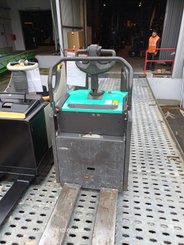 Transpaleta con plataforma Mitsubishi PBF25N3R MITSUBISHI