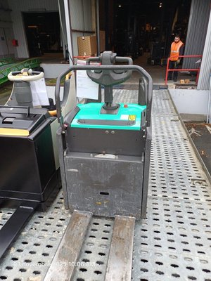 Transpaleta con plataforma Mitsubishi PBF25N3R MITSUBISHI - 1