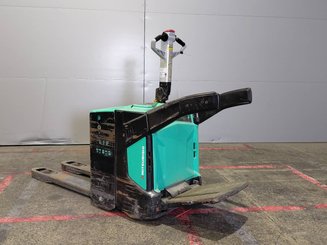 Transpaleta con plataforma Mitsubishi PBV20N2