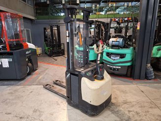 Apilador con conductor acompañante Crown ESI4000-12